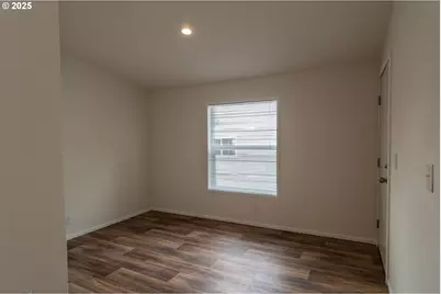 201 NE Peggy Ave #11, Roseburg, OR 97470 - Photo 11