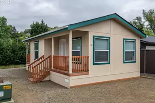 201 NE Peggy Ave, Roseburg, OR 97470 - Photo 3