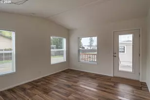 201 NE Peggy Ave, Roseburg, OR 97470 - Photo 5