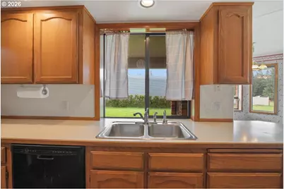 6593 Rippling Brook Dr SE, Salem, OR 97317 - Photo 11