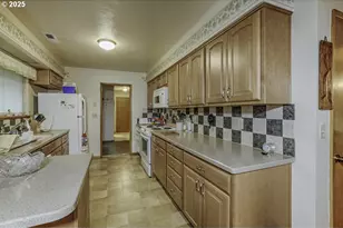 700 NW 18th Pl, McMinnville, OR 97128 - Photo 17