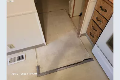 1050 N Cedar Point Rd, Coquille, OR 97423 - Photo 9