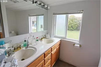 565 Lindy Ln, Coos Bay, OR 97420 - Photo 29