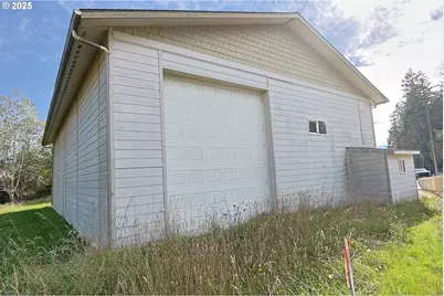 565 Lindy Ln, Coos Bay, OR 97420 - Photo 19
