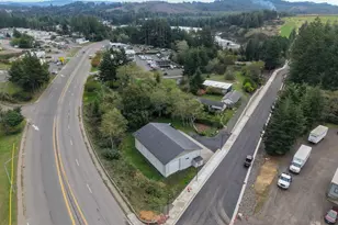 565 Lindy Ln, Coos Bay, OR 97420 - Photo 43