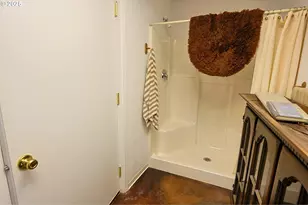 565 Lindy Ln, Coos Bay, OR 97420 - Photo 15