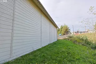 565 Lindy Ln, Coos Bay, OR 97420 - Photo 17