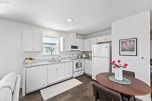 1085 W 1st Ave, Junction City, OR 97448 - Photo 9