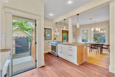 6326 N Commercial Ave, Portland, OR 97217 - Photo 17