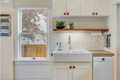 6326 N Commercial Ave, Portland, OR 97217 - Photo 15