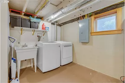 6326 N Commercial Ave, Portland, OR 97217 - Photo 31