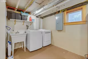 6326 N Commercial Ave, Portland, OR 97217 - Photo 31
