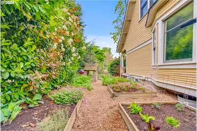 6326 N Commercial Ave, Portland, OR 97217 - Photo 39