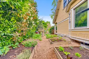 6326 N Commercial Ave, Portland, OR 97217 - Photo 39