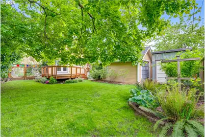 6326 N Commercial Ave, Portland, OR 97217 - Photo 37