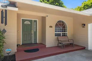 2660 SW Hume Ct, Portland, OR 97219 - Photo 3