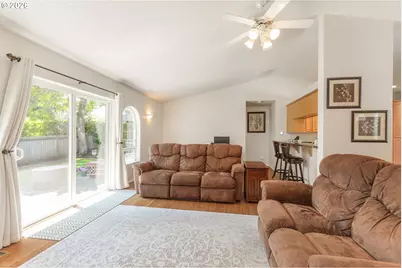 2660 SW Hume Ct, Portland, OR 97219 - Photo 9