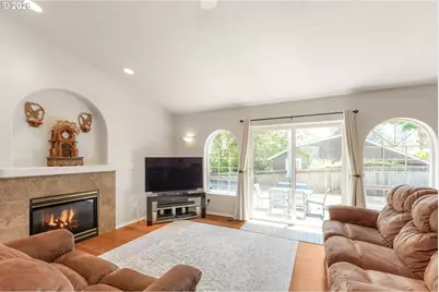 2660 SW Hume Ct, Portland, OR 97219 - Photo 11