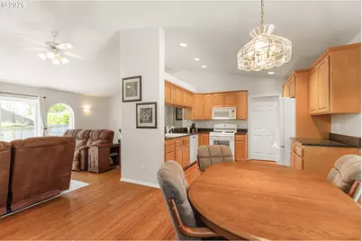 2660 SW Hume Ct, Portland, OR 97219 - Photo 5