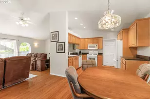 2660 SW Hume Ct, Portland, OR 97219 - Photo 5
