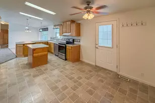 1000 E Central Ave, Sutherlin, OR 97479 - Photo 11
