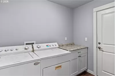 7260 Glacier Dr, Springfield, OR 97478 - Photo 21