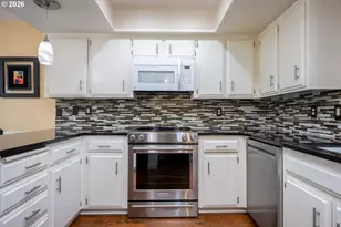 32455 SW Lake Point Ct, Wilsonville, OR 97070 - Photo 9