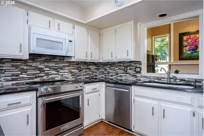 32455 SW Lake Point Ct, Wilsonville, OR 97070 - Photo 9