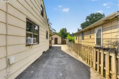 6128 SE Center St, Portland, OR 97206 - Photo 47