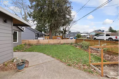 11825 SE Ankeny St, Portland, OR 97216 - Photo 5
