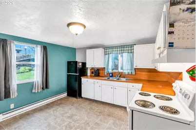 863 NE Poplar St, Clatskanie, OR 97016 - Photo 9