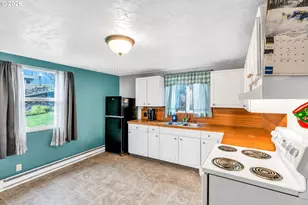 863 NE Poplar St, Clatskanie, OR 97016 - Photo 9