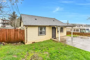 863 NE Poplar St, Clatskanie, OR 97016 - Photo 3