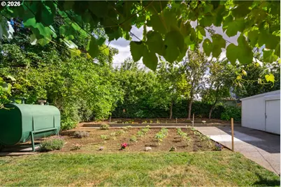 8912 SE Clay St, Portland, OR 97216 - Photo 7