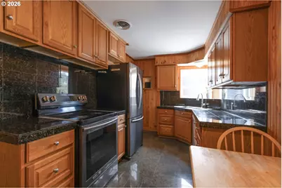 8912 SE Clay St, Portland, OR 97216 - Photo 19