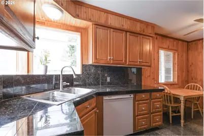 8912 SE Clay St, Portland, OR 97216 - Photo 17