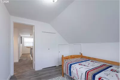 8912 SE Clay St, Portland, OR 97216 - Photo 33