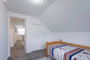 8912 SE Clay St, Portland, OR 97216 - Photo 33