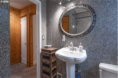 8912 SE Clay St, Portland, OR 97216 - Photo 21