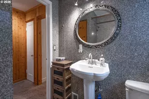 8912 SE Clay St, Portland, OR 97216 - Photo 21