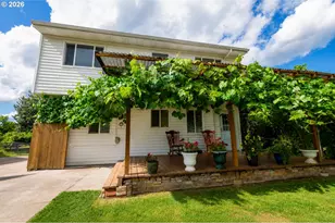 8912 SE Clay St, Portland, OR 97216 - Photo 9