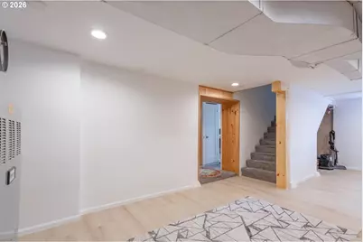 8912 SE Clay St, Portland, OR 97216 - Photo 35