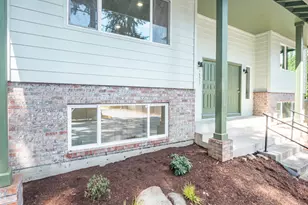 16935 NE Glisan St, Portland, OR 97230 - Photo 11