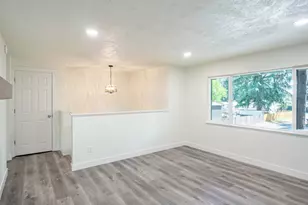 16935 NE Glisan St, Portland, OR 97230 - Photo 21