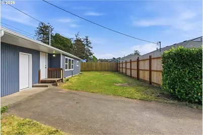 1707 Grant St, North Bend, OR 97459 - Photo 5