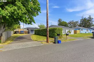 1707 Grant St, North Bend, OR 97459 - Photo 3