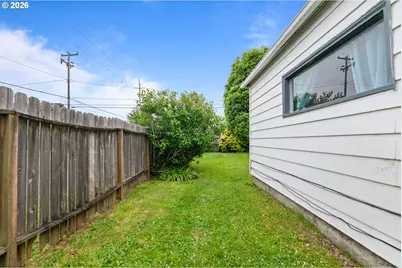 993 Salmon Ave, Coos Bay, OR 97420 - Photo 37
