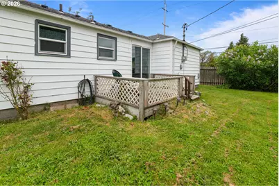 993 Salmon Ave, Coos Bay, OR 97420 - Photo 9