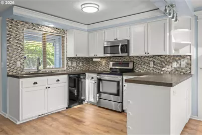 421 S 70th Pl, Springfield, OR 97478 - Photo 9