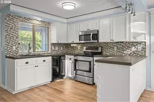 421 S 70th Pl, Springfield, OR 97478 - Photo 9